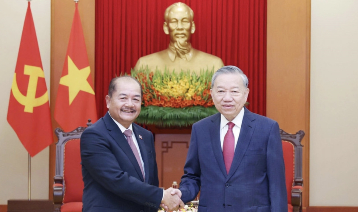 Party leader receives Lao People’s Revolutionary Party delegation